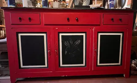 meuble en bois peint massif