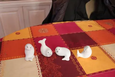 4 petites figurines "phoques"