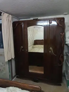 lit de 130x19 et lingère de 1949 profondeur 46 cm