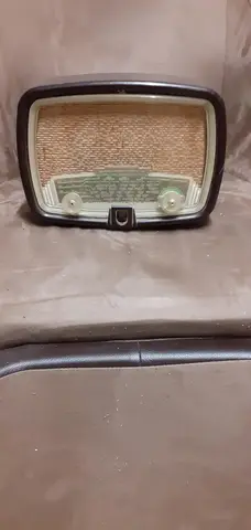 poste radio an 70 complet peut etre réparé