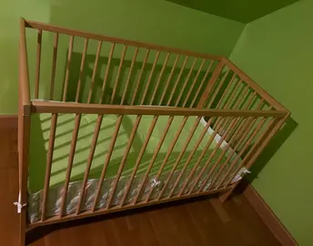 Lit bébé à barreaux (modèle IKEA)