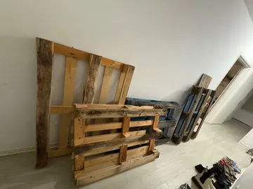 5 palettes à donner à Saint-Denis Pleyel