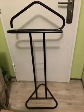 Valet en métal noir