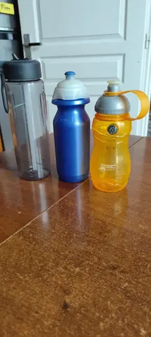 3 gourdes dont une Nike