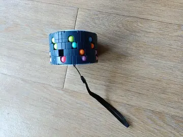 jouet genre Rubik's cube mais en rond