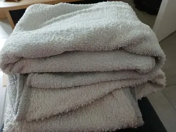 donne 2 serviettes bebe