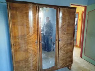 armoire en bois, a récupérer à saint Dionisy