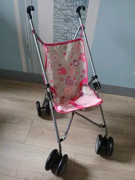 poussette poupée