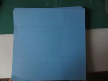 Cartonnettes bleues format entre 1/2 page et page