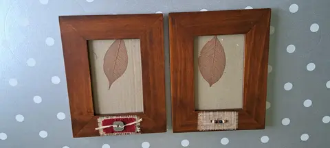 Lot de deux cadres photos en bois