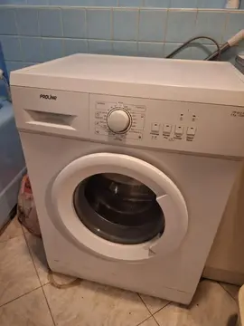 Machine à laver ok frigo ok à nettoyer et meubles abîmés