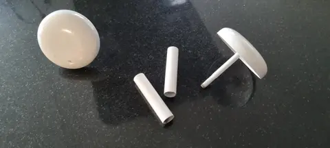 2 pateres métal blancs