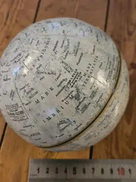 Globe lunaire