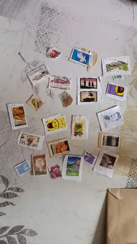 lot 1 timbres abîmés