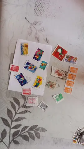 lot 2 timbres abîmés