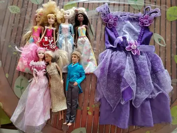 Barbies et un déguisement