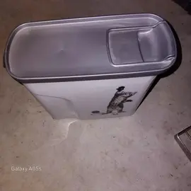 boîte pour croquettes chat