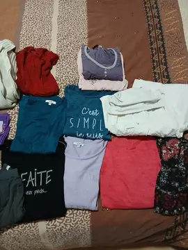 robes,hauts,pantalons, veste Taille M