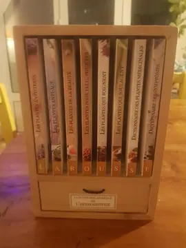 collection larousse sur les plantes