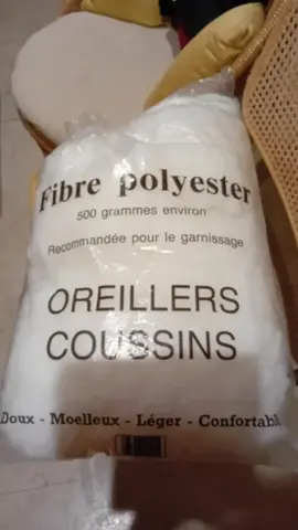 Fibre polyester pour coussins