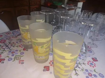 18 verres vin et jus de fruit