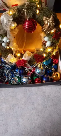 décoration de Noël boules et couronne d entrée lumineuse