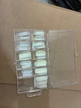 boîte de faux ongles