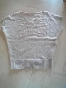 pull beige motif papillon