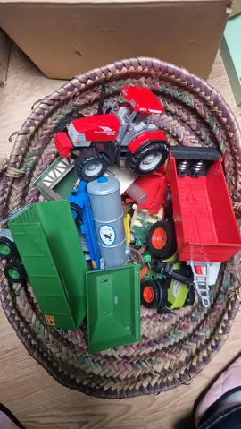 Jouets type ferme avec tracteurs