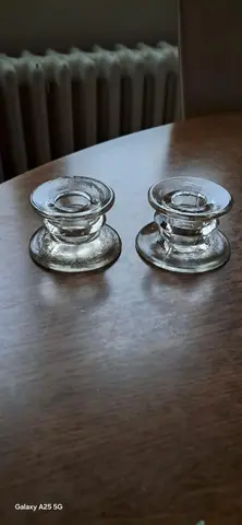 2 petits bougeoirs en verre