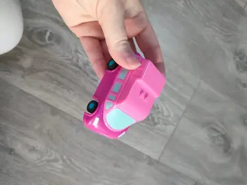 petite voiture en plastique