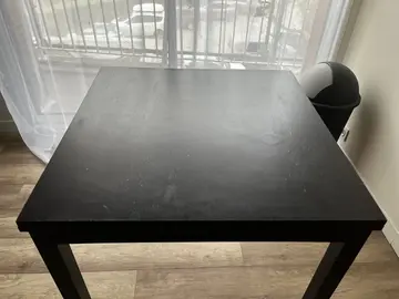 Table IKEA 90x90cm avec rallonges intégrées