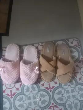 2 paires de chaussons T38