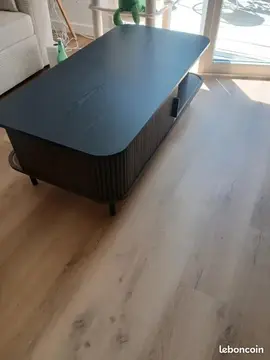 Table basse noire neuve livrée abimée (cf 3eme photo)