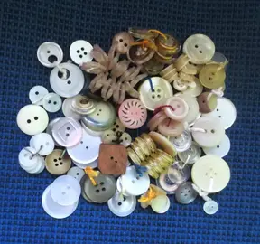 LOT BOUTONS DIVERS TRANSPARENTS EN PPLASTIQUE