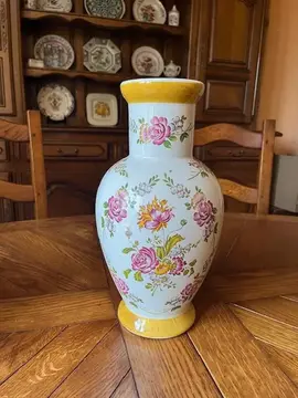 Donne grand vase en faïence