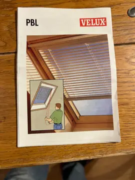 Store à lamelles pour Velux S06
