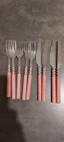 Lot de couverts roses