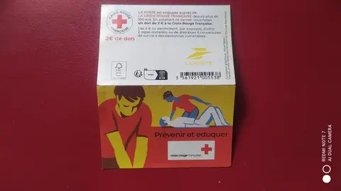 carnet timbres Croix-Rouge : prévenir et éduquer