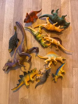 dinosaures en plastique