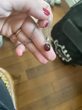 collier avec pierre rose