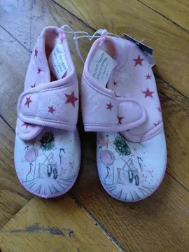 pantoufles neuves 24