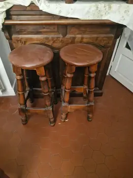 bar en bois et de tabouret