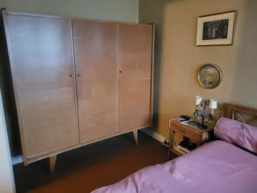 Armoire en bois massif