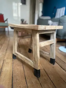 Table basse en bois, pieds noirs d'inspiration japonaise