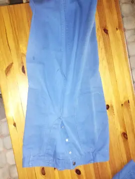 2 Pantalons de travail.