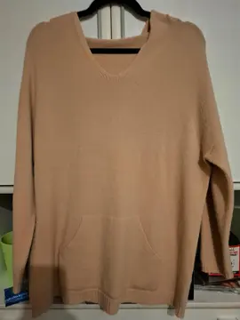 pull beige à capuche