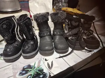 chaussures d’hiver enfants taille 22 et 23 encore en bon état