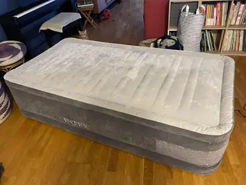 Matelas Gonflable INTEX pompe integré