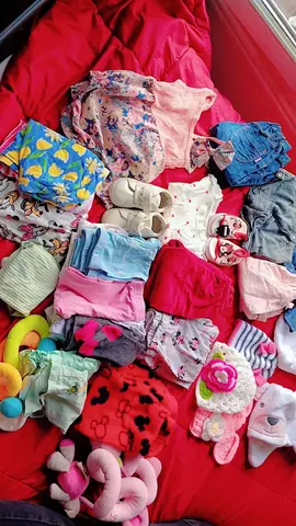 vêtements filles 3 -6 mois. et 9 -12 mois